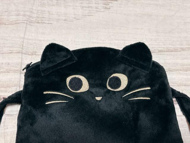 【カルディ ニャップザック】お顔は刺繍で描かれています。くりくりしたお目目がキュート♪