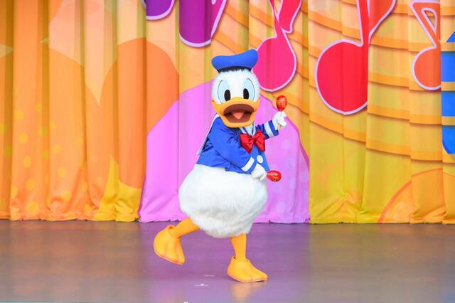 東京ディズニーリゾート「ジャンボリミッキー!レッツ・ダンス!」 © Disney