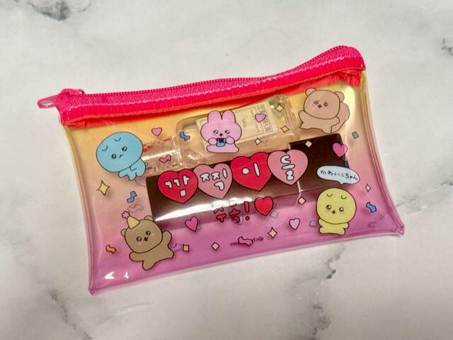 口紅と目薬を入れてみました