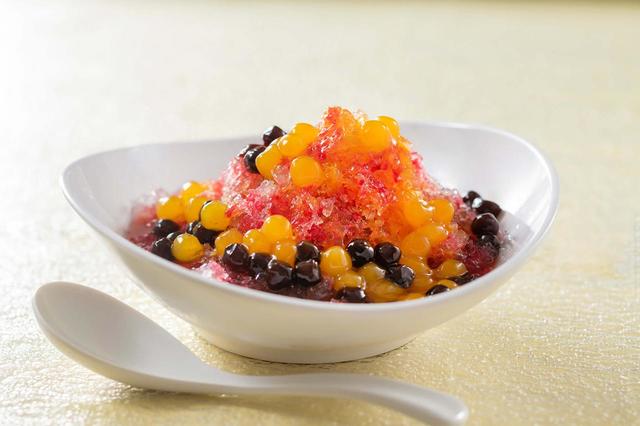 シェイブアイス（豆花(トウファ)、フルーツ、タピオカ） 1,280円｜東京ディズニーシー「ヴォルケイニア・レストラン」