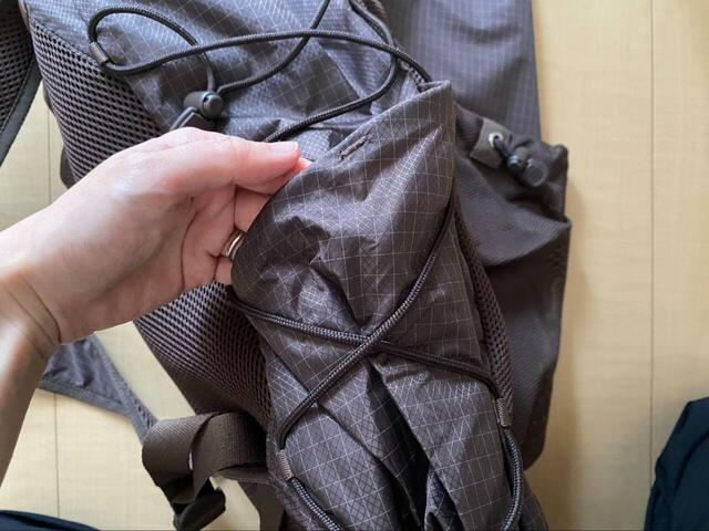 【無印良品 撥水 リップストップ リュックサック】ポケットは内側に1つ、外側に3つ付いています