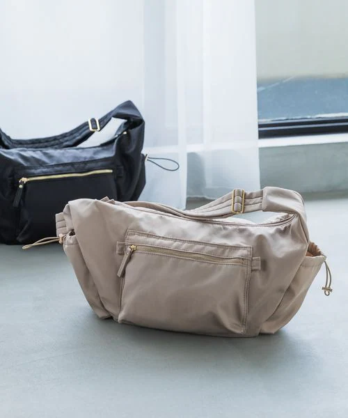 【グローバルワークの春バッグ売れ筋ランキング 4位】「撥水軽量8ポケショルダー」4,950円（税込）