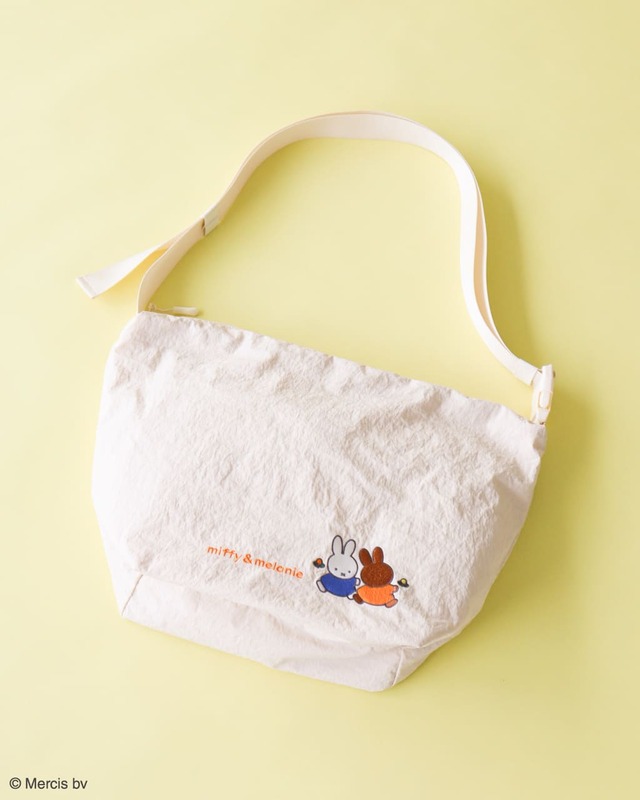 【ミッフィー×Green Parks】「miffy/ナイロンショルダーBag」カラー：Light Beige、価格：￥3,990