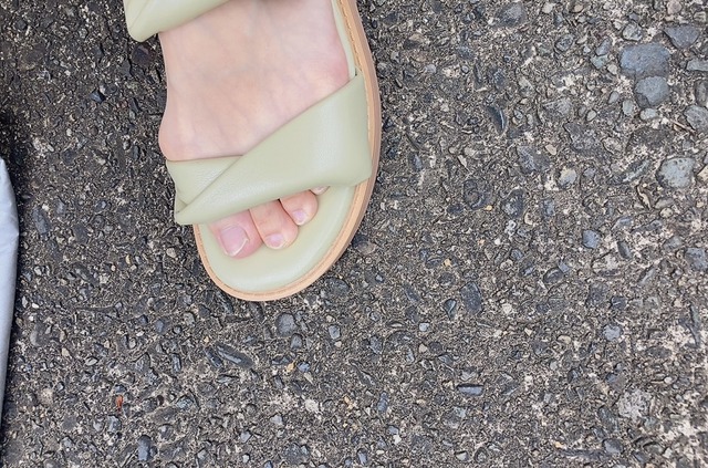 【ワークマン ふかふかサンダル】おでかけ時に着用。コンクリートや芝生の上を長時間歩いても疲れにくく快適に過ごせました！