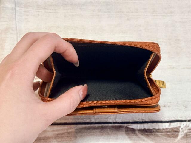 ガバッと開いてコインが見やすい！