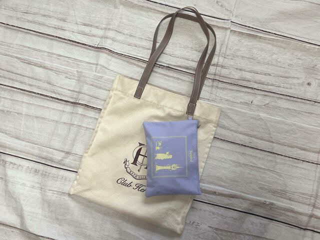 A4サイズが入るトートバッグに、大ポーチをつけてみました