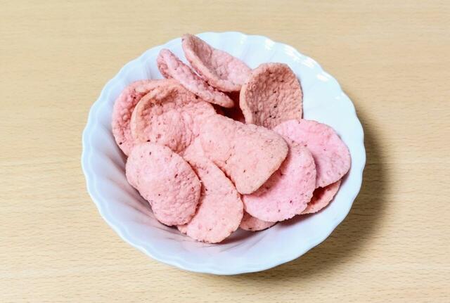 【ひざつき製菓 紅ショウガせんべい 320g（32g×10袋） 968円】紅ショウガが生む酸味、辛味、塩味がたまらない