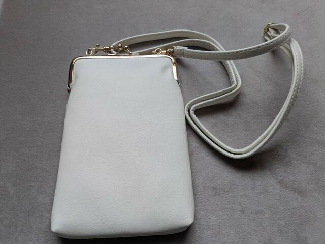 裏はシンプル【tsumori chisato(ツモリチサト)付録】ネコがいっぱい!上品がま口ポシェット