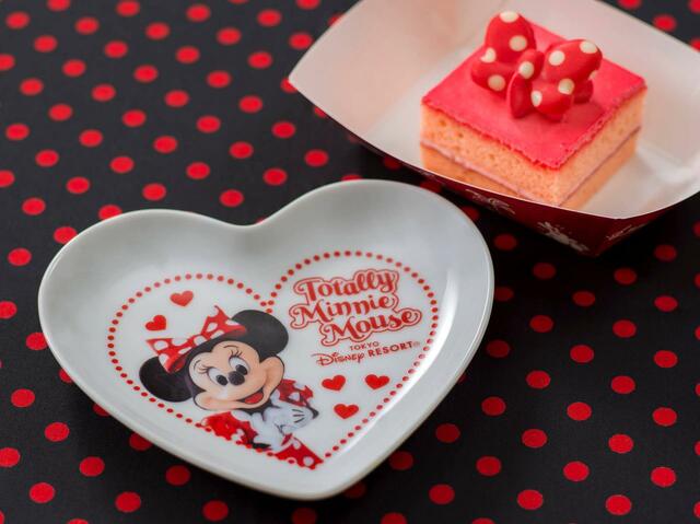 ミックスベリーケーキ、スーベニアプレート付き｜スウィートハート・カフェ、ザンビーニ・ブラザーズ・リストランテ｜850円