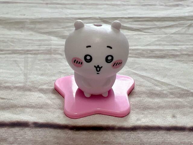 【最新付録 ちいかわガシャポン】ちいかわはピンクの星の台♪