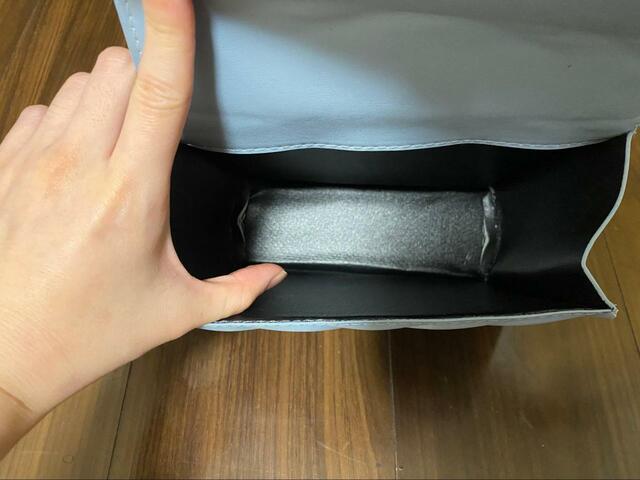 【SHEIN⠀ミニ シェブロン キルティング フラップ スクエアバッグ】中ポケットなしでかなり広い！