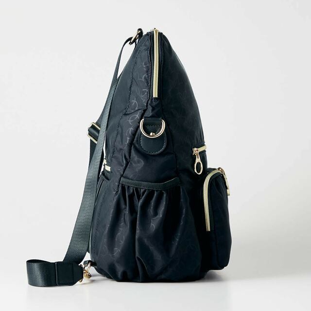 エンボス2WAYトラベルバッグ（ショルダーバッグ／リュックサック）「ミッキーモチーフ」｜￥ 8,990 （税込）