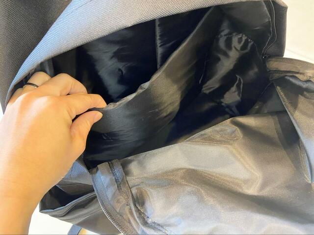 【coca トラベルバックパック】開口部がガバッと開いて荷物の出し入れがとてもラク！