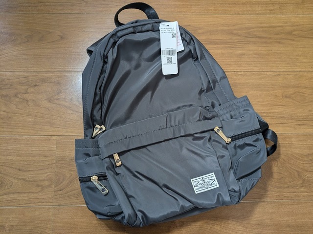 【coca ママリュック】カラーはブラウン、ブラック、チャコール、カーキの4種類です