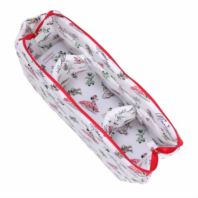 トートバッグ 5900円｜(バッグ)高さ約33×幅約52×マチ約15cm、(ポーチ)高さ約16×幅約37×マチ約14cm｜東京ディズニーリゾート・アプリ、ギャグファクトリー／ファイブ･アンド･ダイム