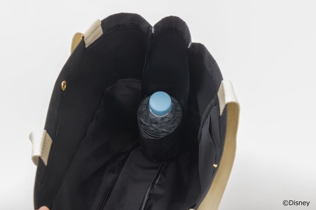 ペンライトや500mLペットボトルが入るサイドポケット×2