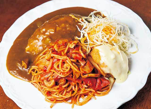 ビフテキ家 あづま（新宿三丁目）　あづスパセット 880円（夜のみ税別）　ナポリタン、カレーライス、カニクリームコロッケがのった大満足のワンプレート。
