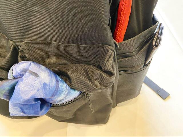 【coca トラベルバックパック】外側のポケット数が多いので、各アイテムが迷子にならず収まります♪