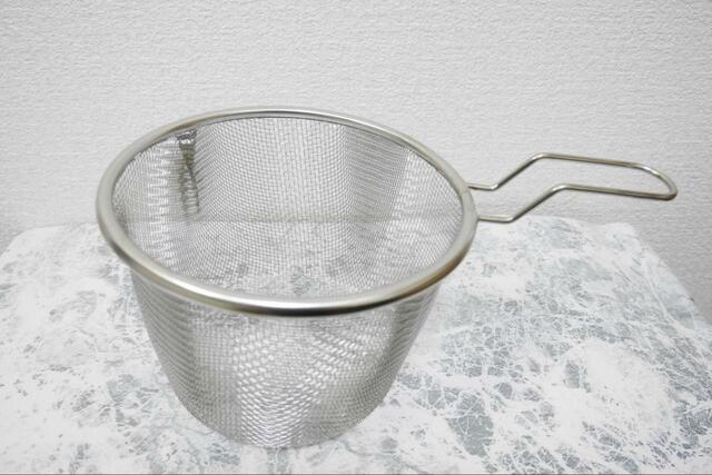 【ニトリ IH・ガス火 ストレーナー付きマルチポット】麺や揚げ物に便利なストレーナー付き