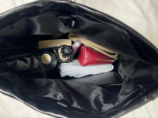 【LOWRYS FARM BIGワンショルダーBAG】ノートパソコンやペットボトル、折りたたみ傘等を入れてみました