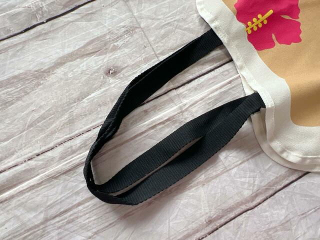 持ち手は長めなので肩がけもラクラク可能♪