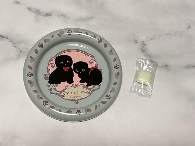 【mofusand サークルマルチトレイ2】チューイングガム1つと、トレイが1つ入っています