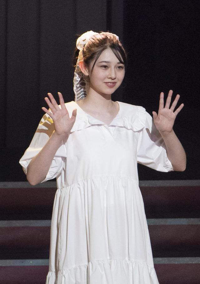 『舞台 Bling Bling By Seventeen』 ⒸSeventeen/集英社 撮影/田﨑嗣朗 【第2部:石川花】