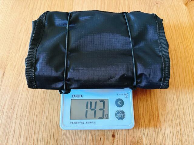 【3COINS 解決コスメポーチ】重さは約143g（実測・本体のみ）。持ち運びやすさも魅力です