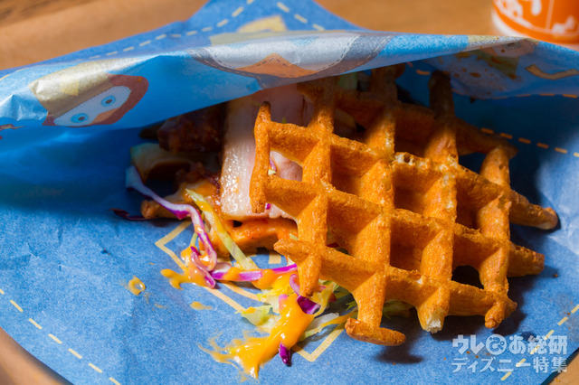 「キャンプ・ウッドチャック・キッチン」ワッフルサンド