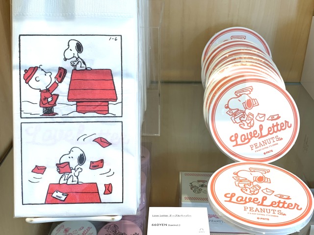 Love Letter テーブルペーパー（660 円）、Love Letter コースター（605 円）