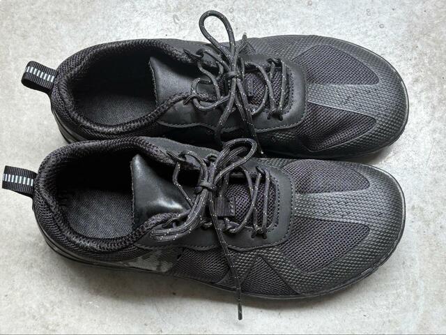 【ワークマン　ベアマリンシューズ】カラーはブラックとオレンジの2色。ブラックは普段使いしやすく、オレンジは蛍光色でアクセントになります♪