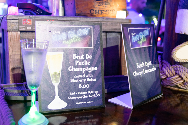 イベント限定ドリンク|ディズニー・タイフーン・ラグーン「H2Oグロウナイト」