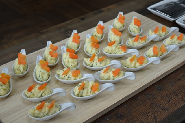 ハートの人参が乗ったポテトサラダ