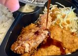 【ガスト　ひれかつ弁当】ひれかつソースを思う存分かけて、いただくことにします