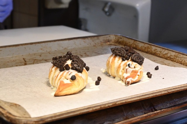 【サンマルクカフェ 新作チョコクロ製造工程】「プレミアムチョコクロ クッキー&クリーム」できあがり！