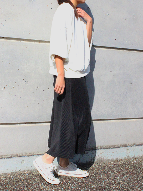 【SPECCHIO シャトルプリーツキュロットフレアパンツ】スニーカーやTシャツだってOK！