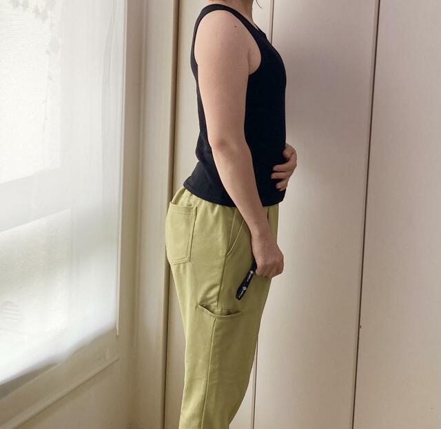 【スリーコインズ アメスリタンクトップ】カジュアルでヘルシーな印象を与えるデザイン