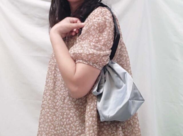 意外とかわいい持ち方かも？