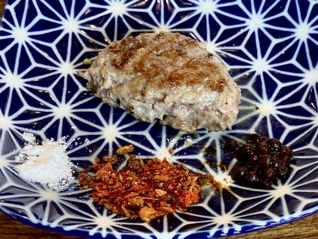 塩、スパイス、有馬山椒の佃煮で食べることも