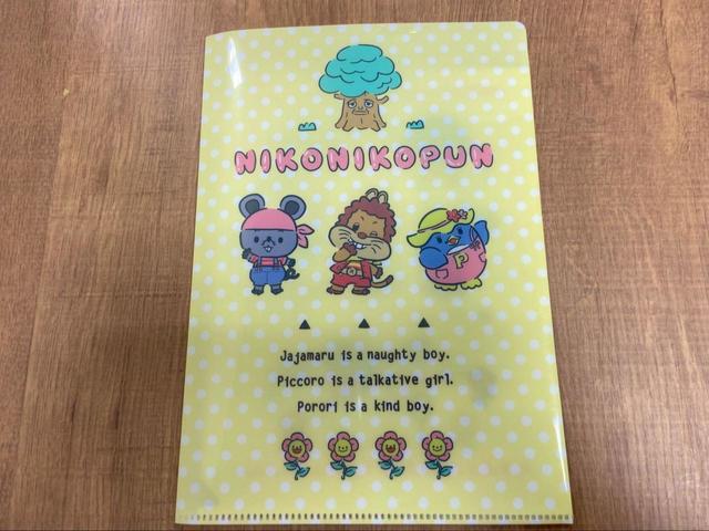 【キャンドゥ にこにこぷん A5見開きファイル】黄色の水玉がポップ！