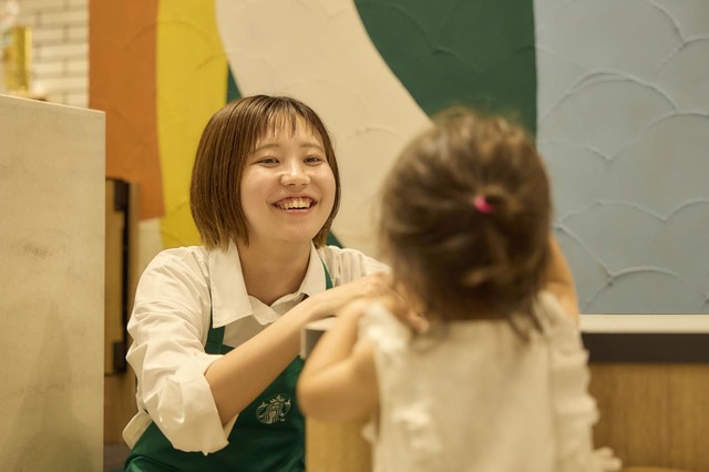 【スターバックス コーヒー 越谷イオンレイクタウン mori 3階店】スターバックスでの体験の様子