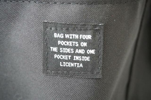 シンプルなメッセージ付きのタグ