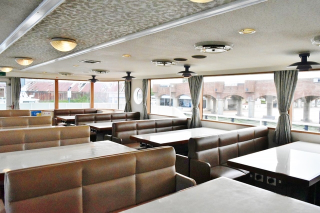 シックな内装で落ち着きのあるシート