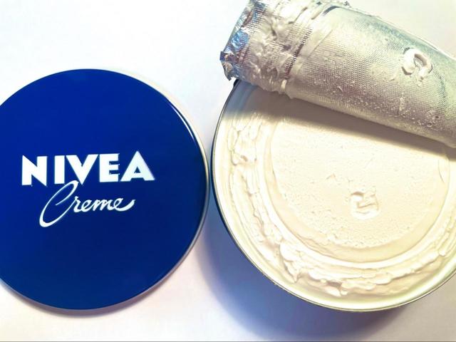 【ニベア ニベアクリーム[特大缶]】内蓋が付いているので使用前に外しましょう