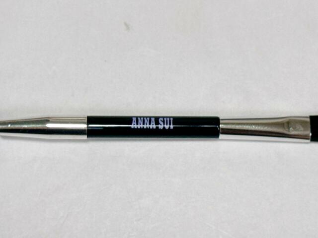 もちろん持ち手にはANNA SUIのロゴプリント入り♪