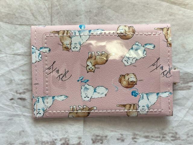 バックはクリアポケット付き