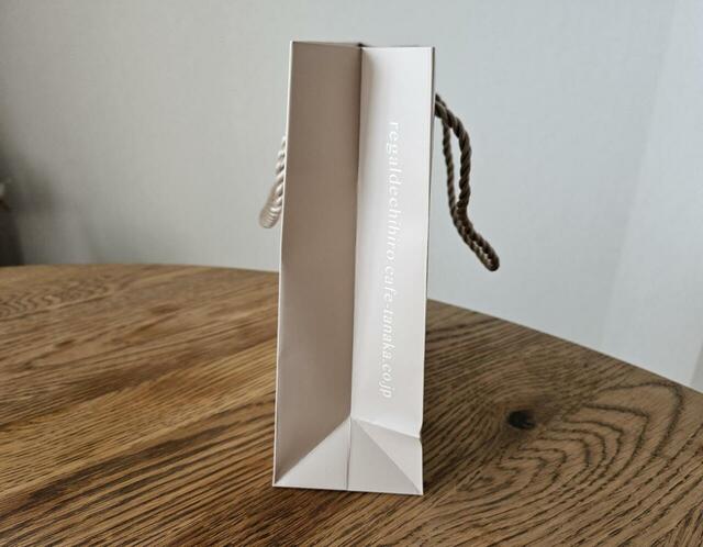 【カフェタナカのビジュー・ド・ビスキュイ プティ リオン】もう片方にはHPのアドレスが載っています。お土産にもぴったりです◎