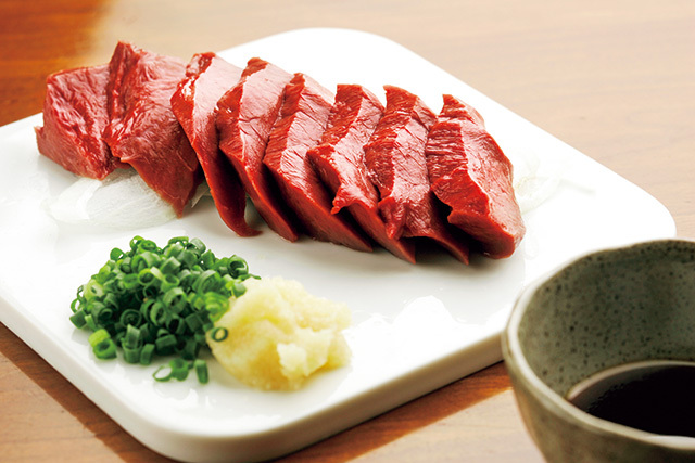 ホルモン屋 だん（錦糸町） 和牛ハツ刺し 750円 その日の朝に仕込んだハツは新鮮で臭みがない。いくらでも食べられると評判だ。