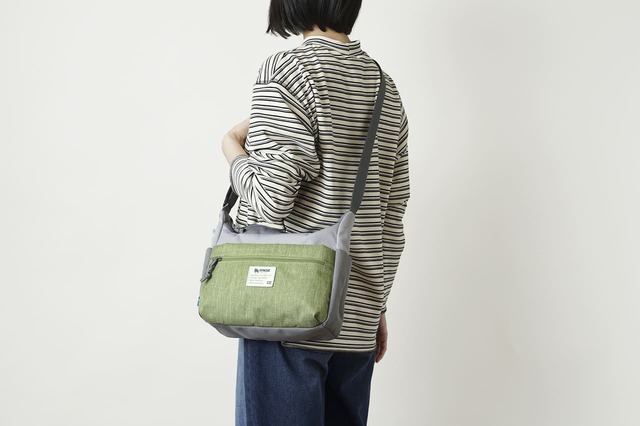 【moz「10ポケット ショルダーバッグ」】日常を彩る機能美あふれるショルダーバッグに春の新色が登場！