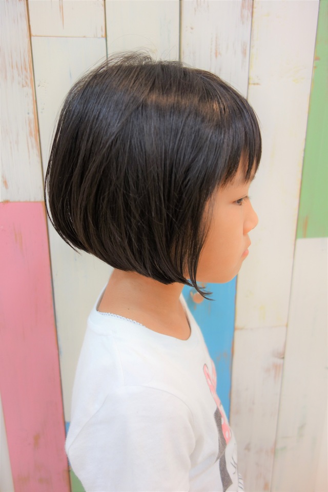 「前下がりキュートボブ」サイド©KID'S HAIR DESIGN CHOKKIN'S